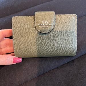 Coach Medium Corner Zip Wallet